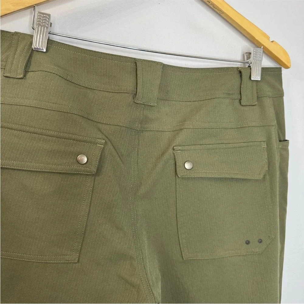 Lululemon Men's Olive Commuter Shorts - Picture 4 of 9